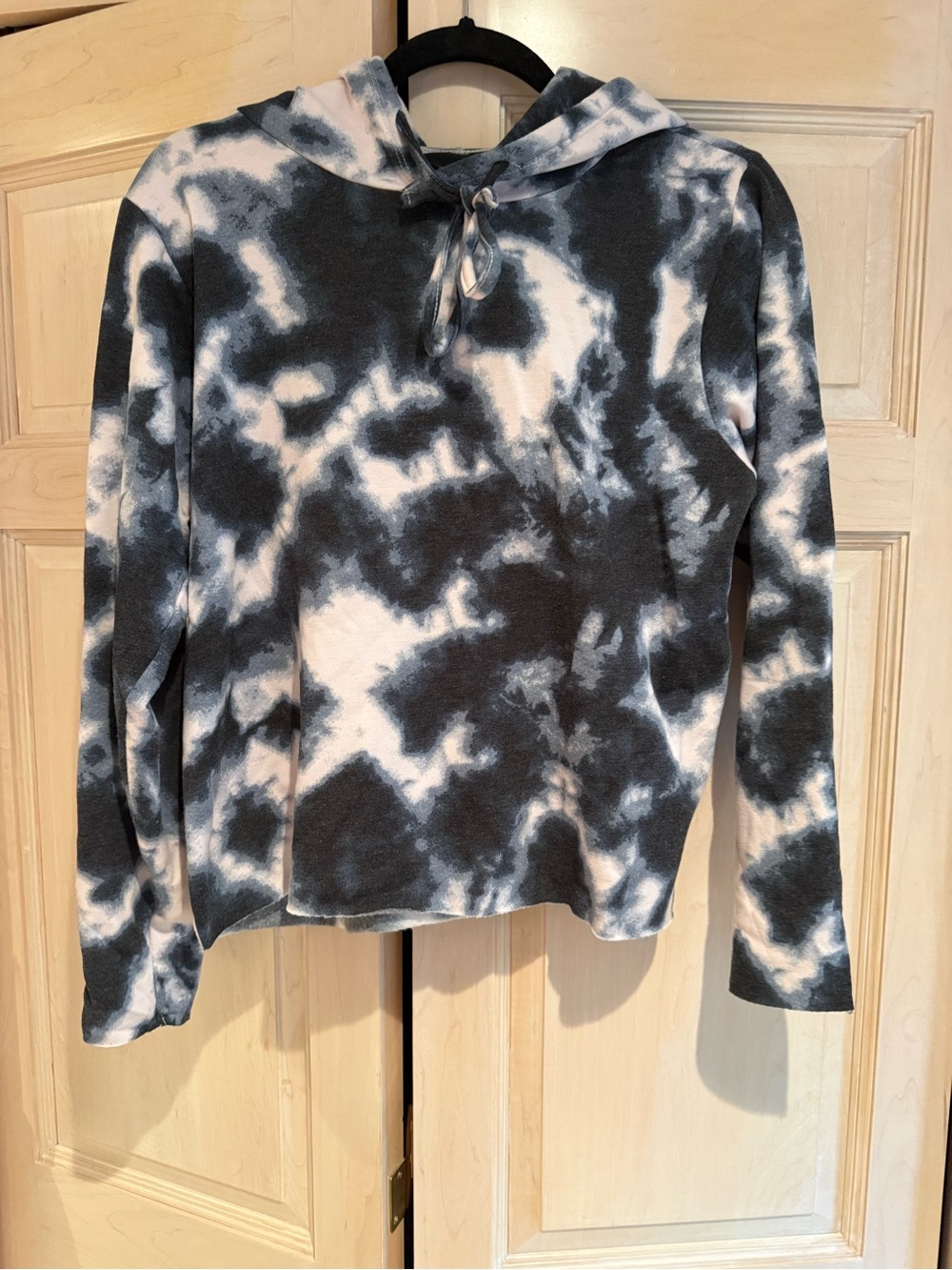 Vanilla Star Blue & White Tie-Dye Hooded Pullover